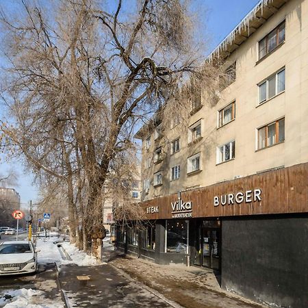 Mid-Century Charm Apartments В Центре Алматы Exteriör bild