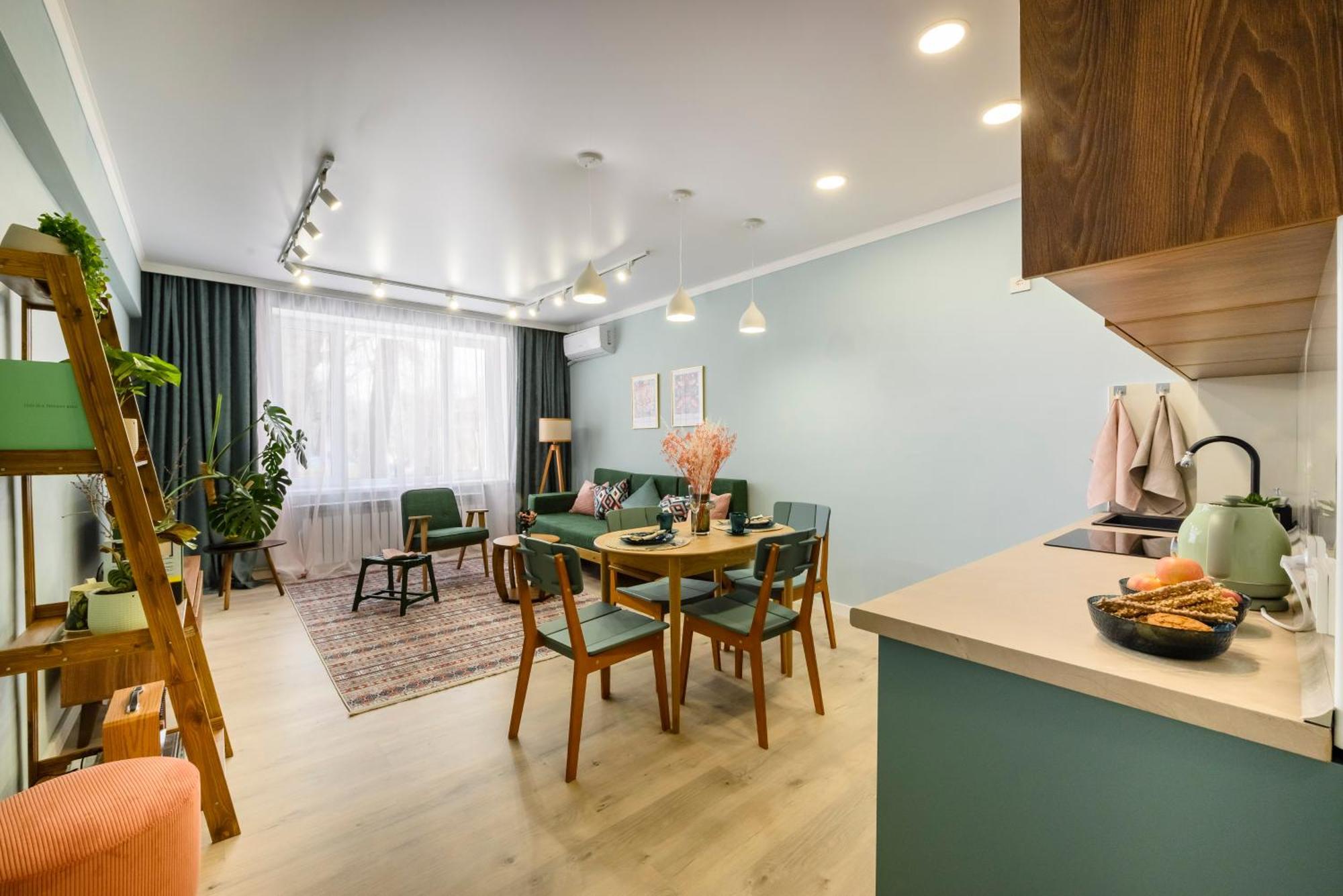 Mid-Century Charm Apartments В Центре Алматы Exteriör bild